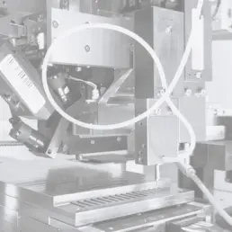 Detail eines Dosierkopfes zum Platzieren von Kleinstteilen und UV Kleber dosieren.